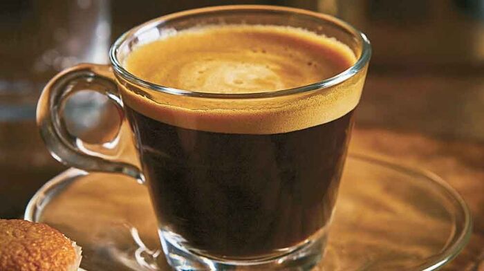 so sánh cà phê mật ong và cà phê truyền thống